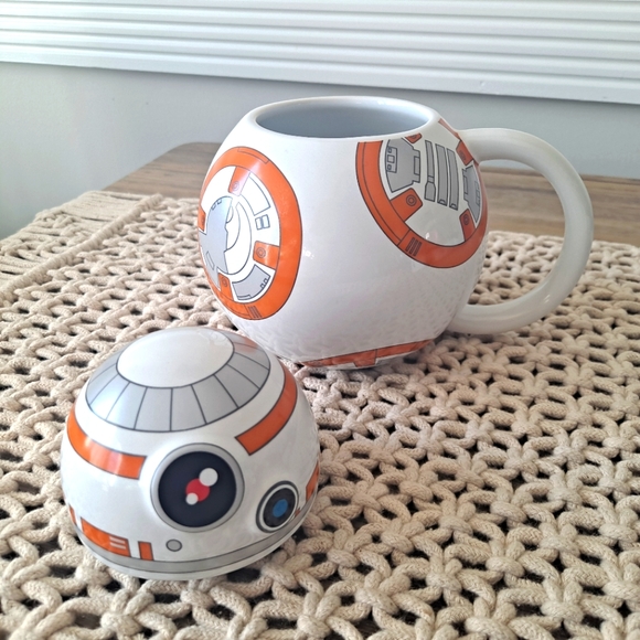 BB8 Droid Mug with Removable Lid - Picture 2 of 3